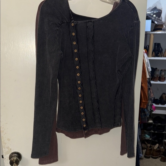 SHEIN Black and Brown Scalloped Button-Down Tops - Picture 4 of 8